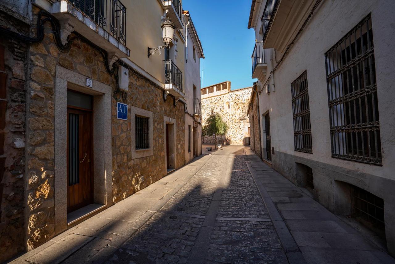 Apartamentos Caceres Historico Centro Екстериор снимка