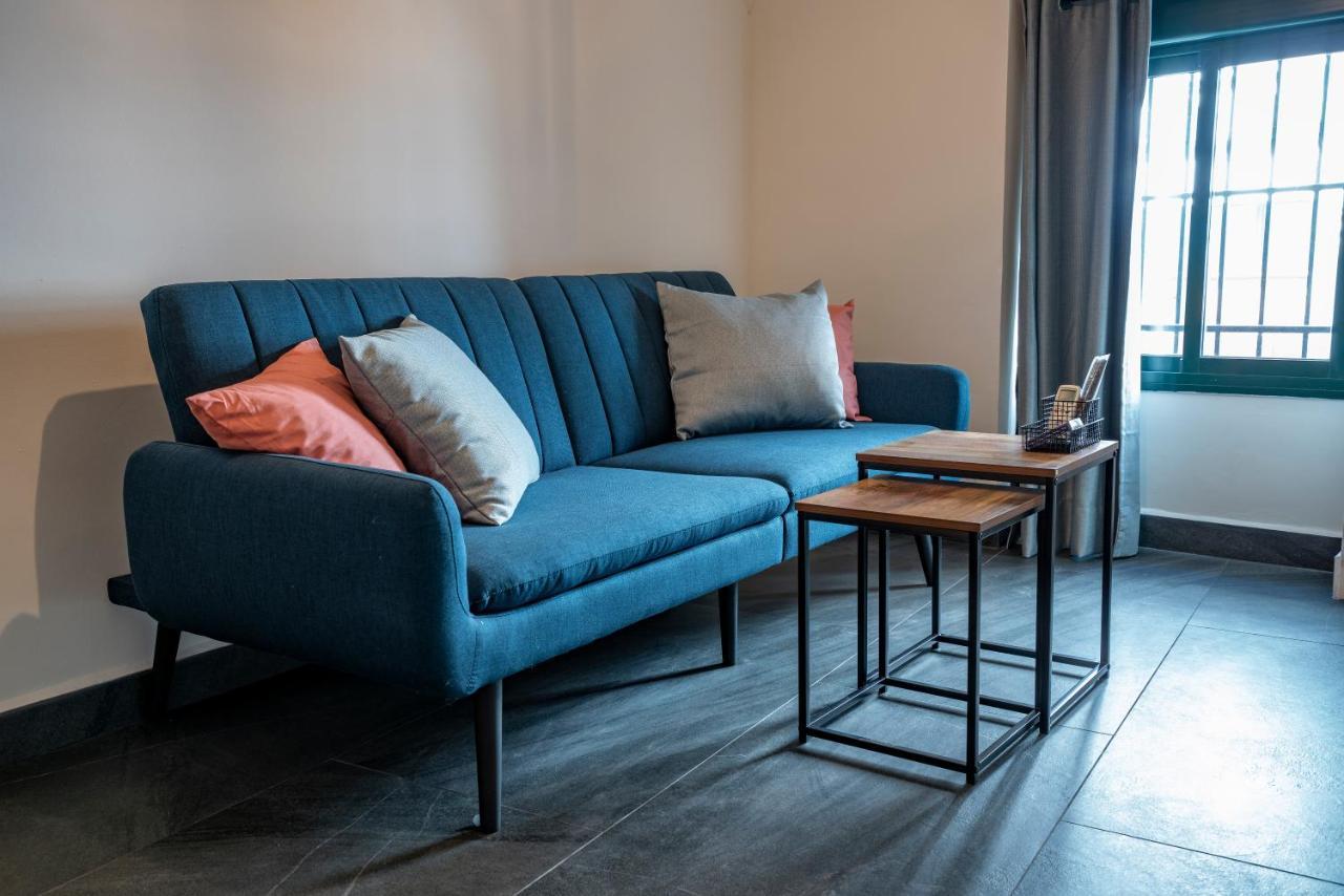 Apartamentos Caceres Historico Centro Екстериор снимка
