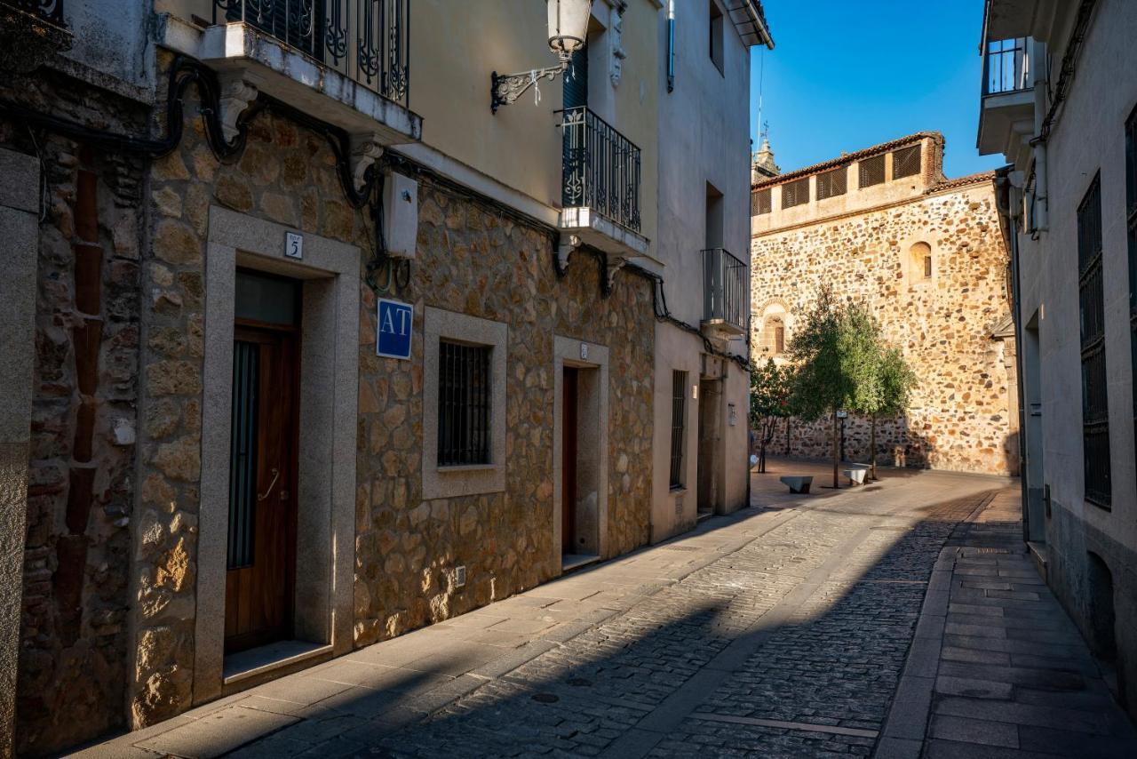 Apartamentos Caceres Historico Centro Екстериор снимка